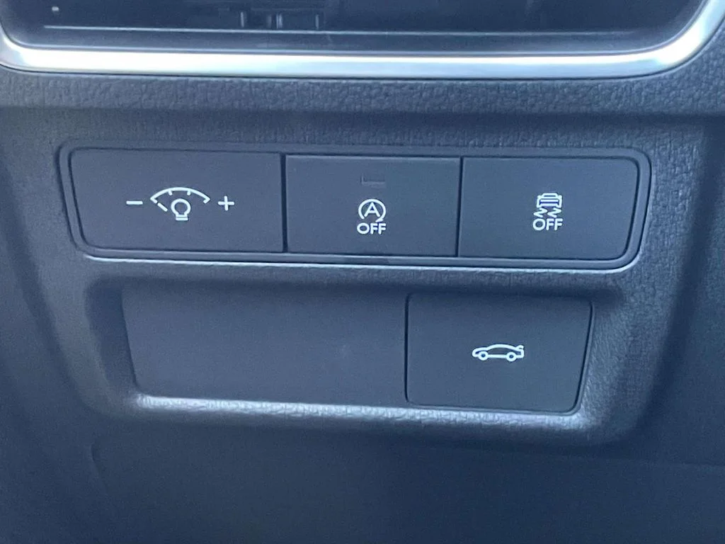 New 2026 White Hyundai SE image 17