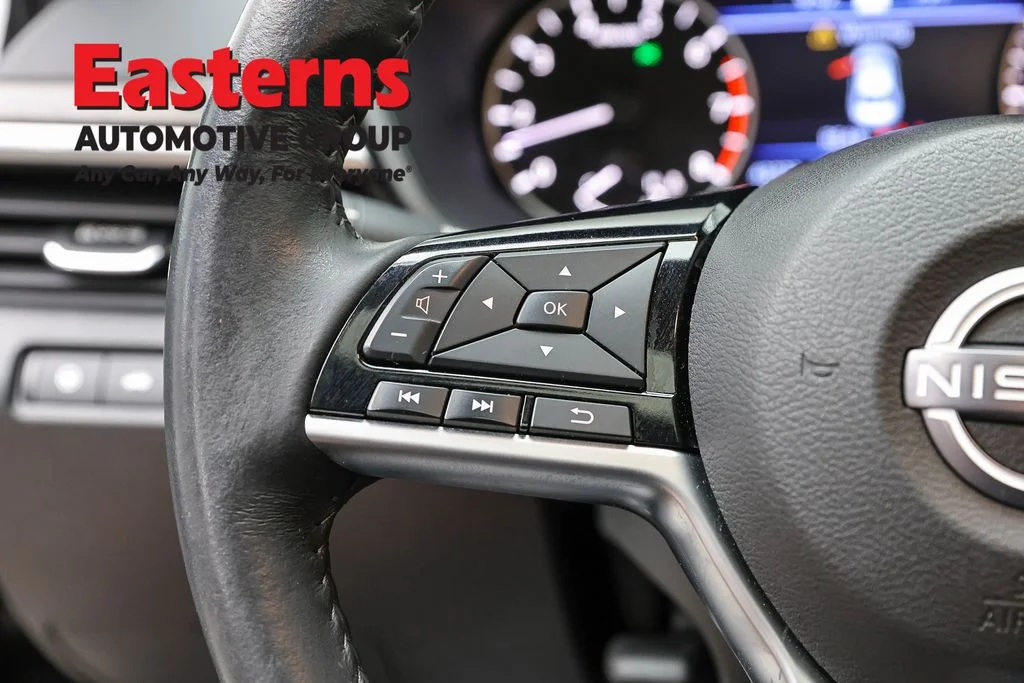 Used 2023 Black Nissan 2.5 SV image 16