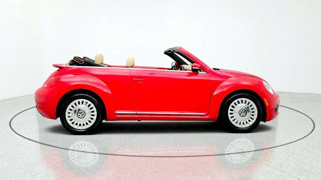 Used 2014 Tornado Red/Beige Roof Volkswagen 2dr Automatic 2.5L PZEV *Ltd Avail* image 4