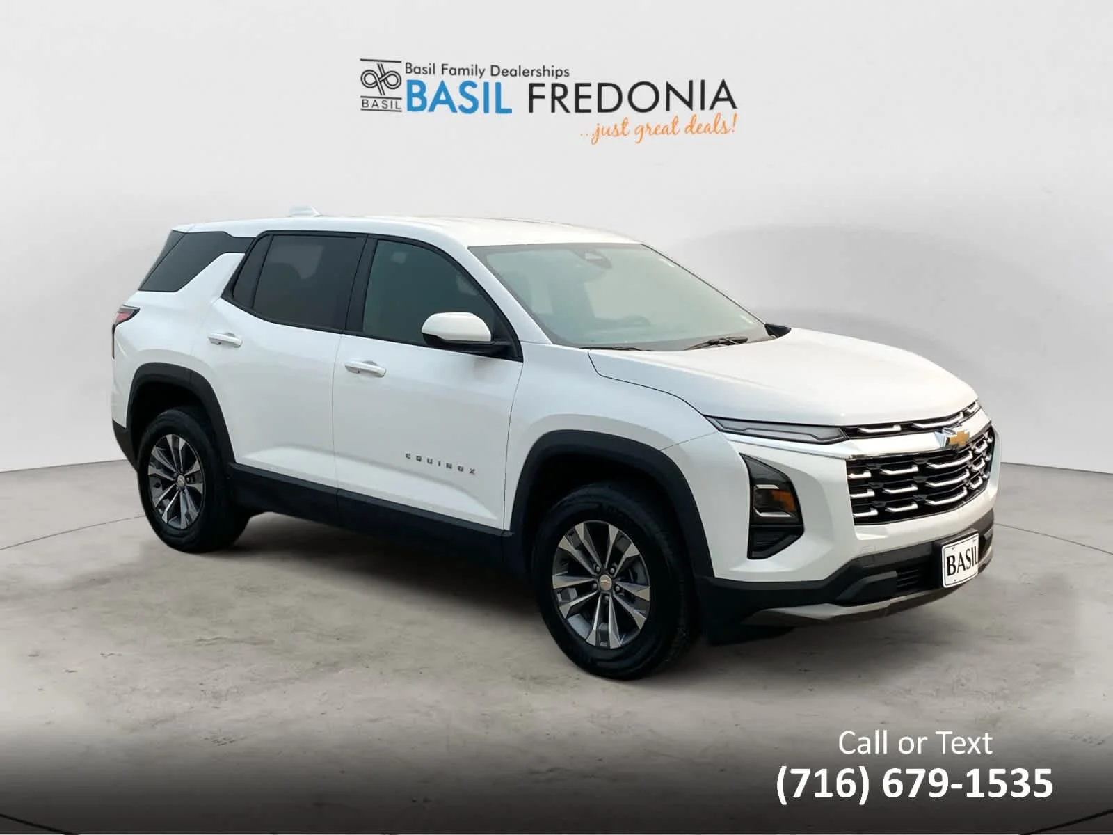 Used 2025 Summit White Chevrolet FWD LT image 11
