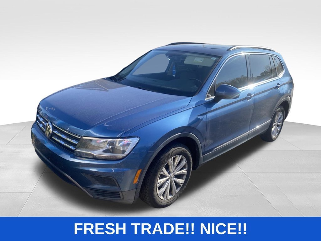 Used 2018  Volkswagen SEL image 2