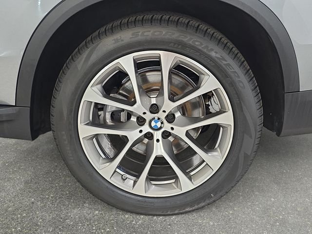 Certified Used 2025 Skyscraper Grey Metallic BMW xDrive40i image 28
