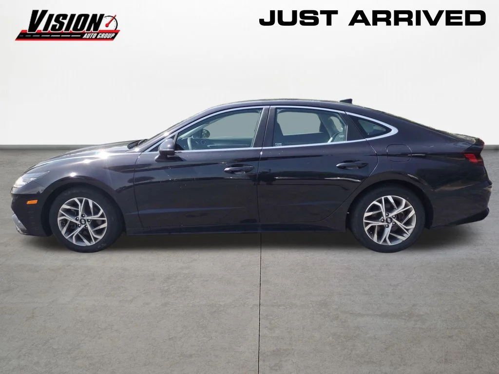 Certified Used 2023 Blue Hyundai SEL image 2