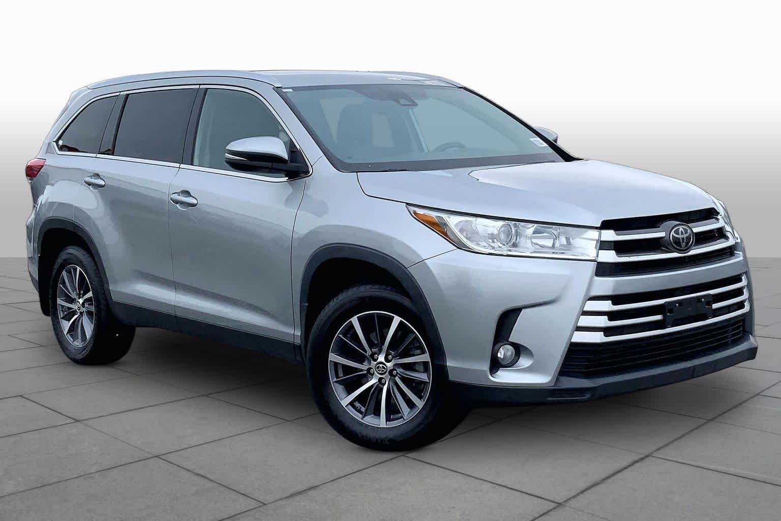 Used 2019 Celestial Silver Metallic Toyota XLE image 3
