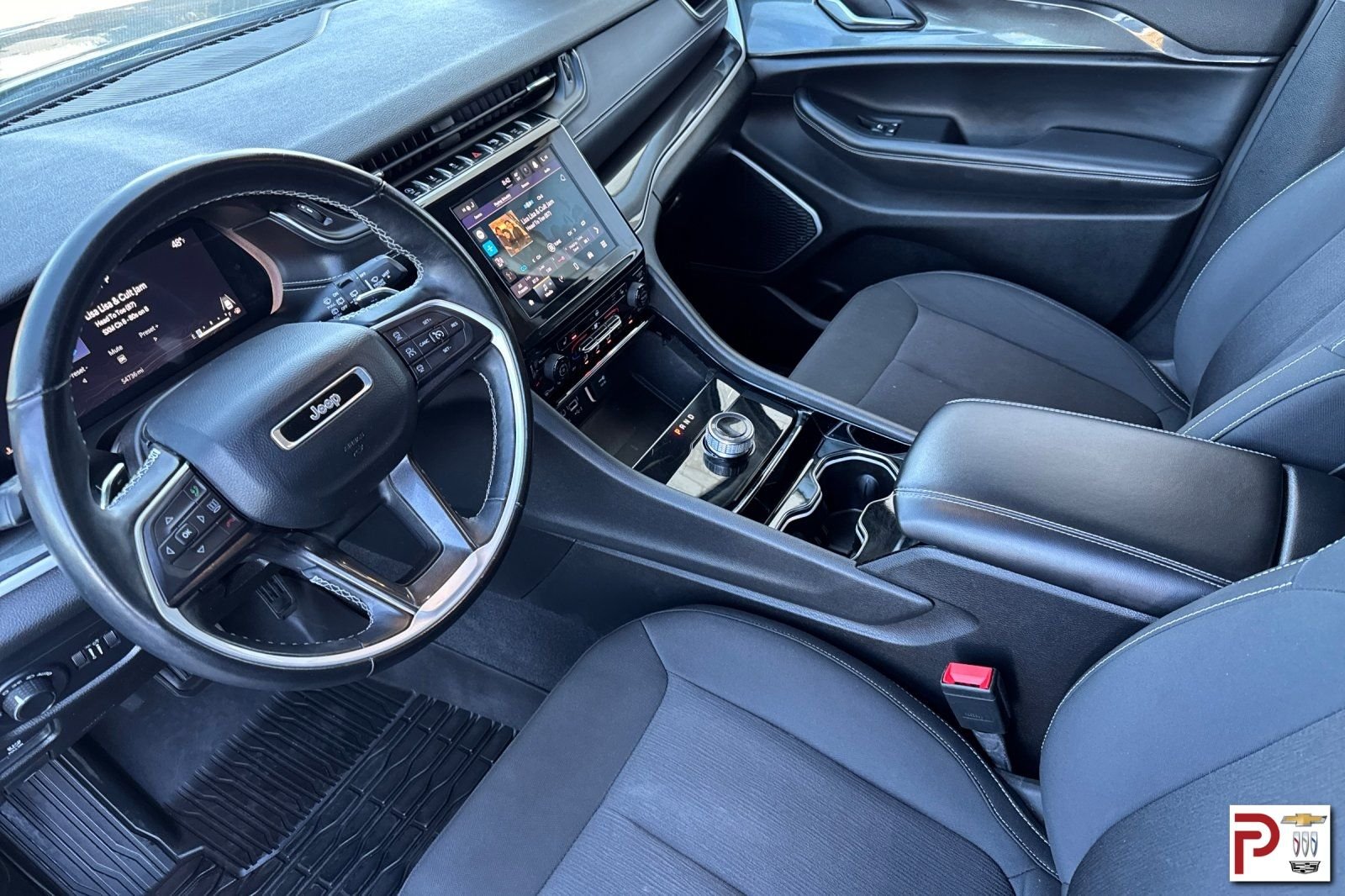 Used 2022 Gray Jeep Laredo image 10