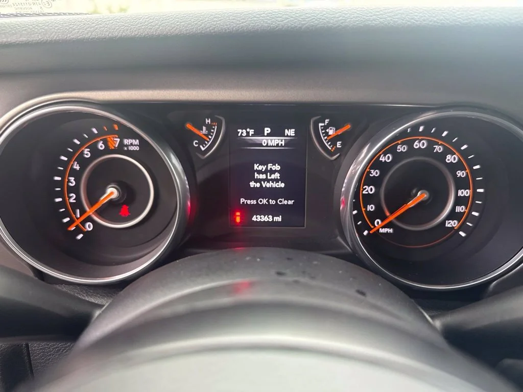 Used 2018  Jeep Sport S image 8
