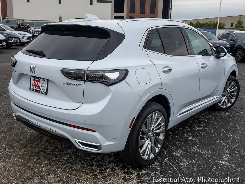 New 2026 Iridescent White Tricoat Buick Avenir image 9
