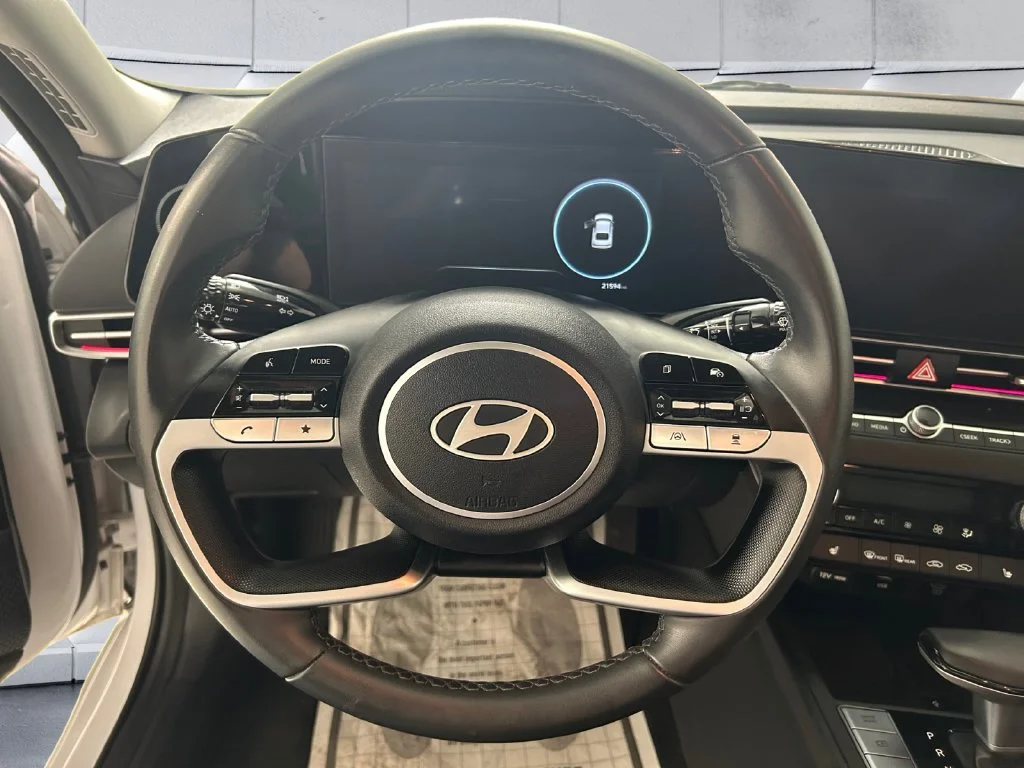 Used 2024 White Hyundai SEL image 9