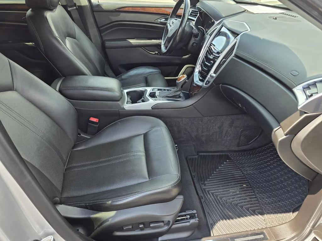 Used 2014 RADIANT SILVER METALLIC Cadillac Luxury Collection image 21