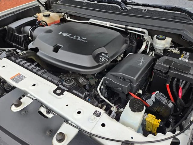 Used 2019 White Chevrolet Z71 image 24