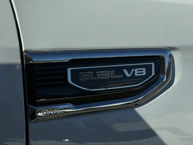 Used 2025 White GMC SLT image 37