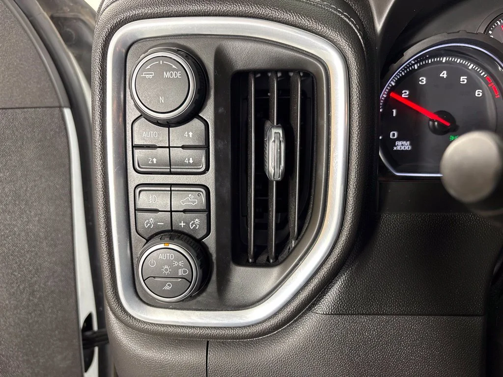Used 2022 White Chevrolet LT Trail Boss image 31