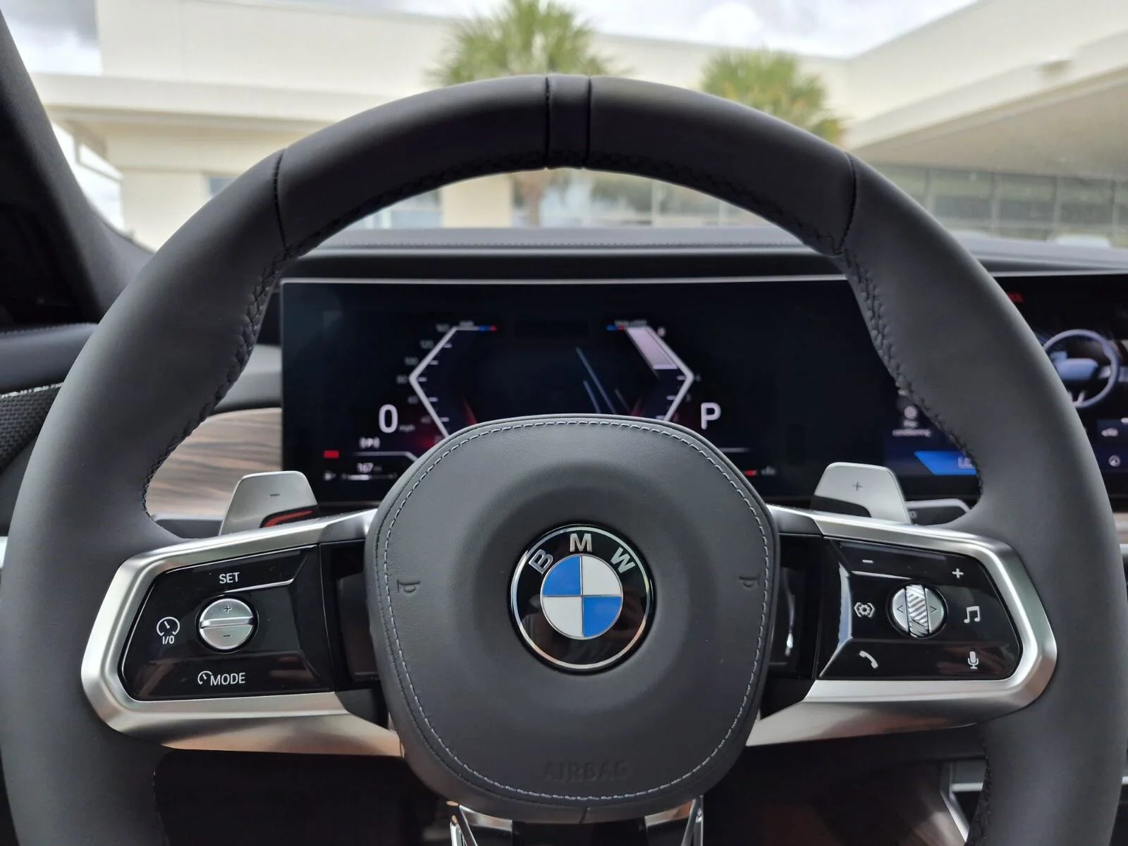 New 2026 Mineral White Metallic BMW 760i xDrive image 24