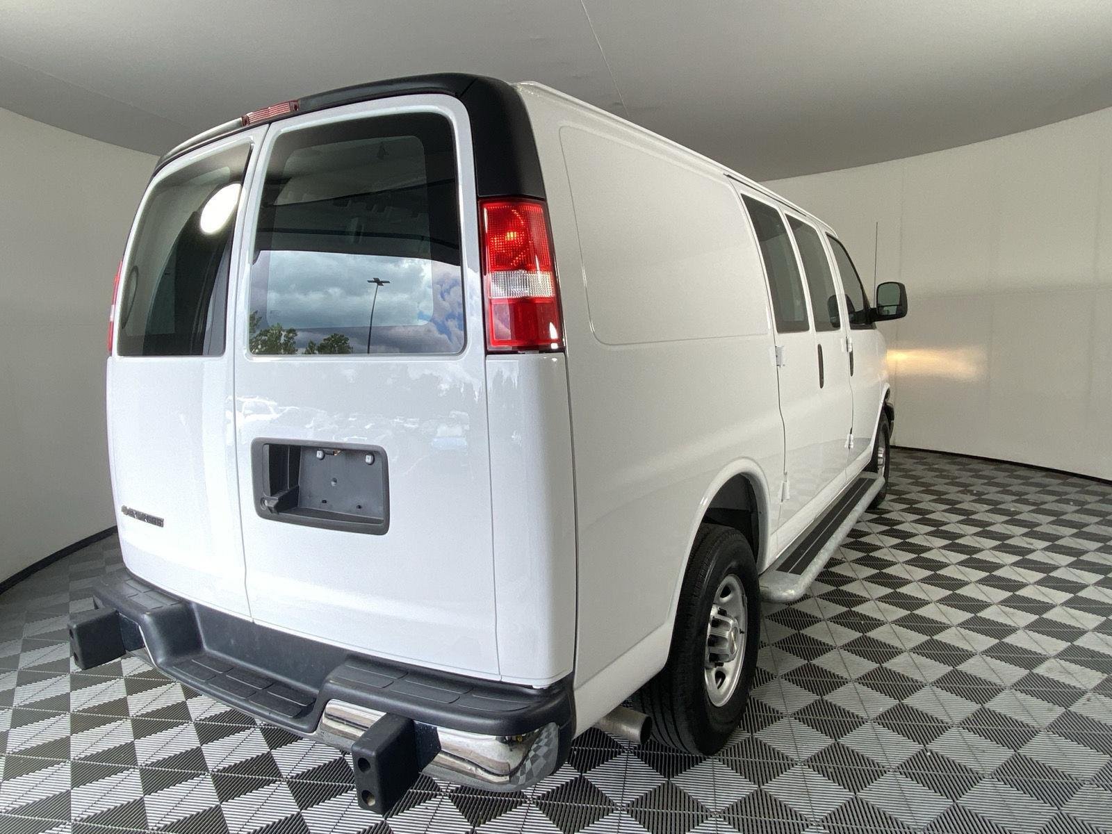 Used 2025 Summit White Chevrolet Work Van image 8