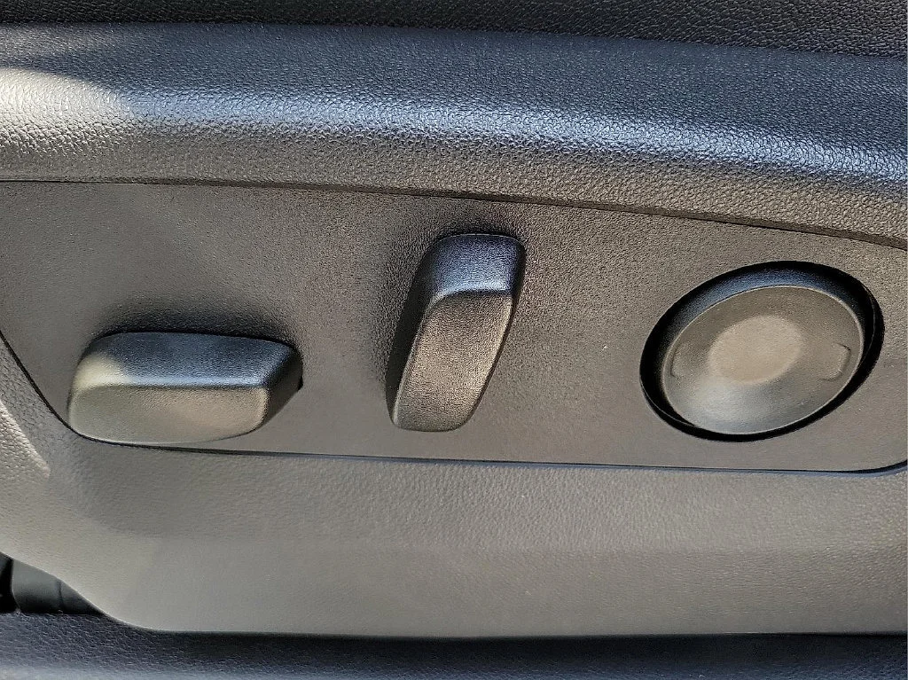 New 2026 Sterling Metallic GMC Elevation image 15