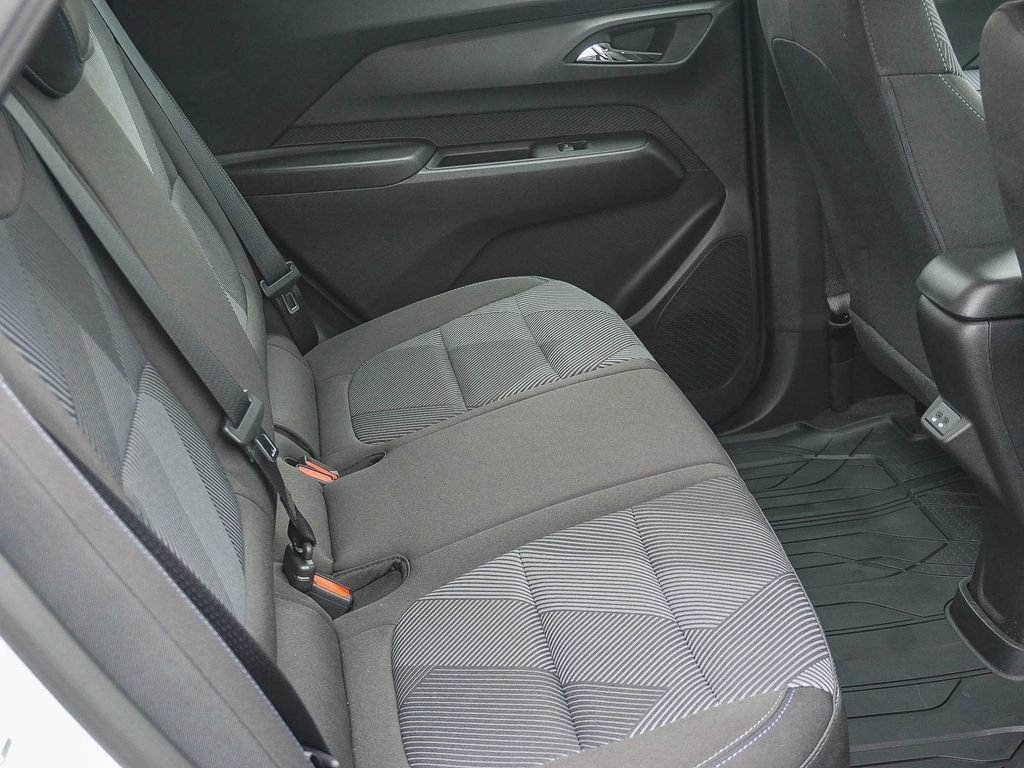 New 2027 Summit White Chevrolet LT image 13