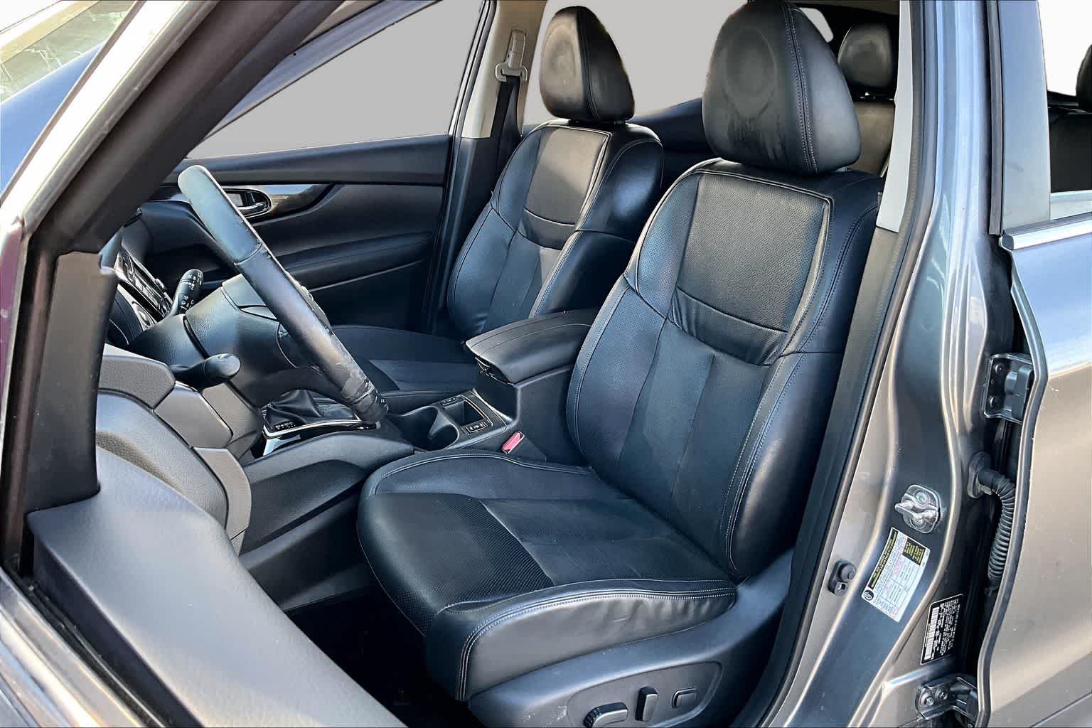 Used 2022 Gun Metallic Nissan SL image 7