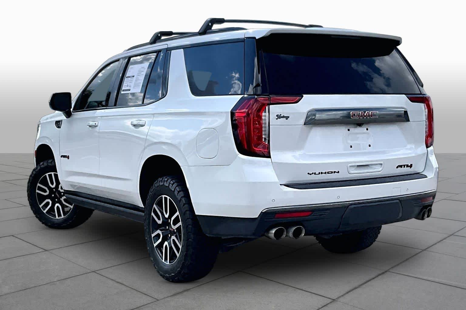 Used 2022 White Frost Tricoat GMC AT4 image 11