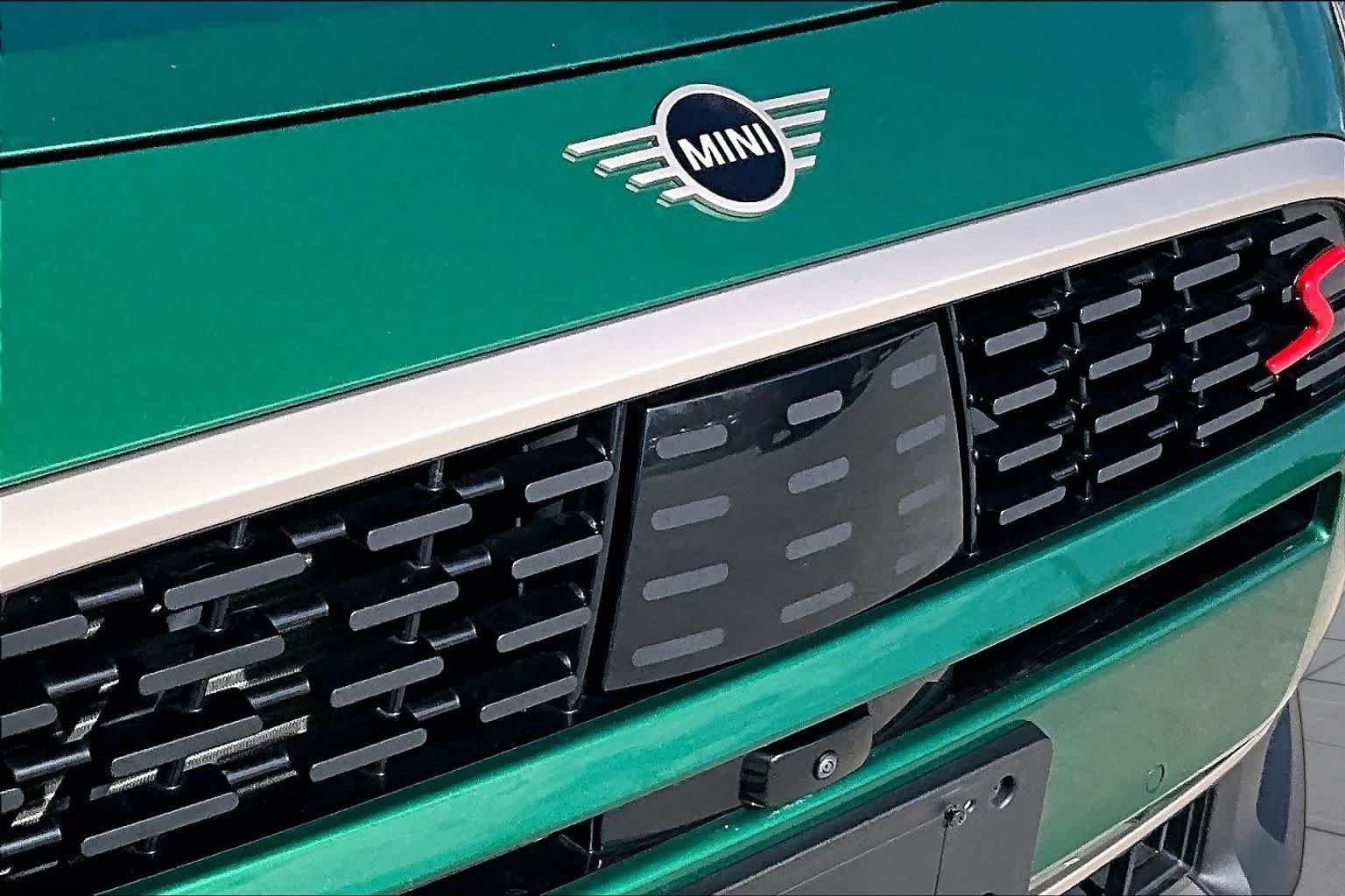Used 2025 British Racing Green IV Metallic MINI S image 28