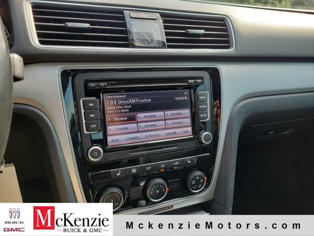 Used 2013 Silver Volkswagen SE image 16