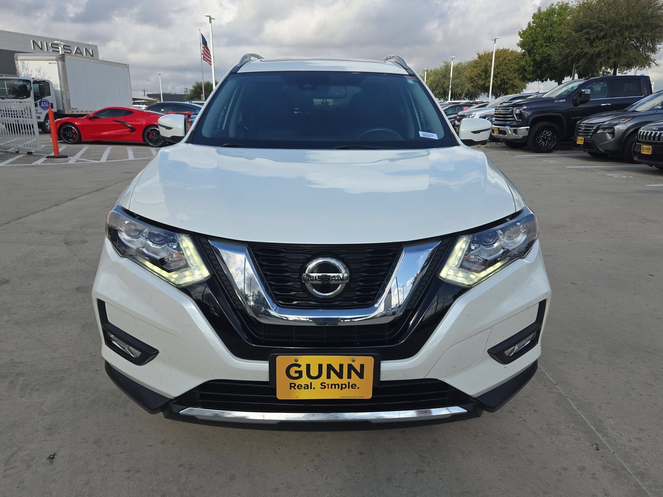 Used 2018 Pearl White Nissan SL image 8