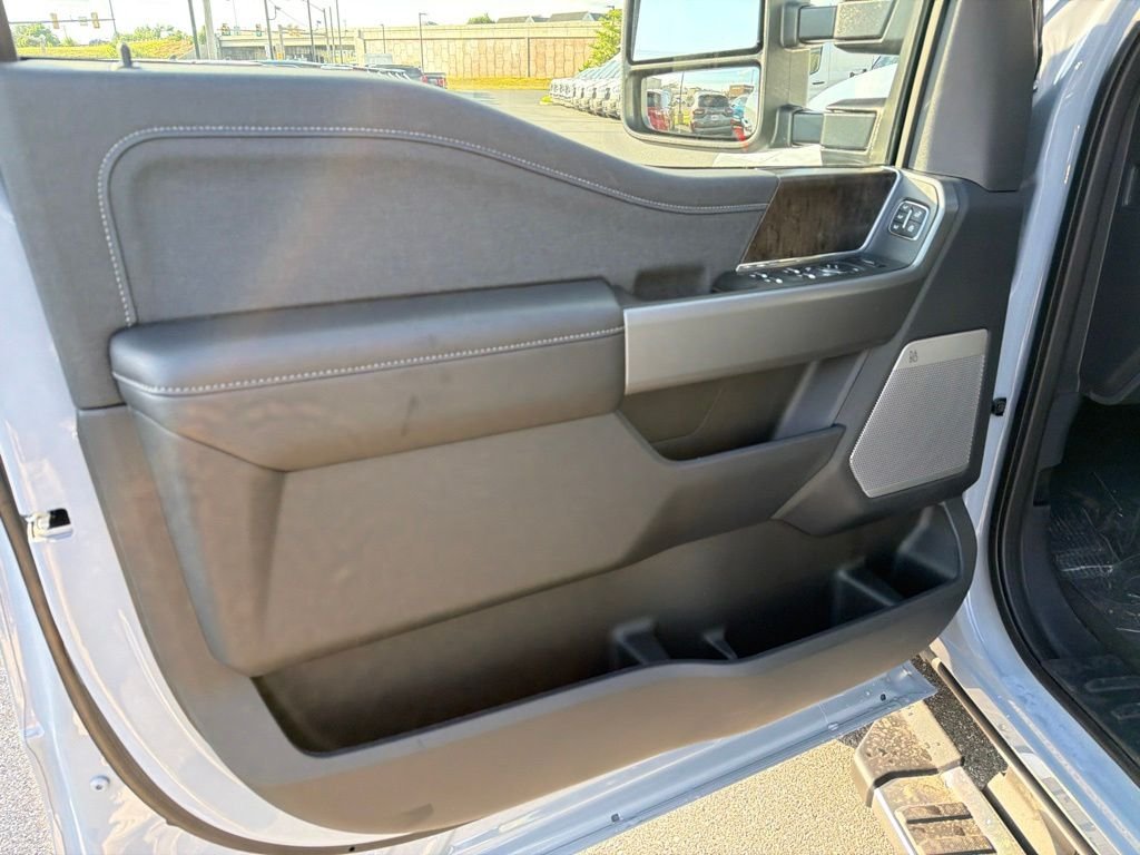 New 2026 Glacier Gray Metallic Tri-Coat Ford F-250® Lariat® image 27