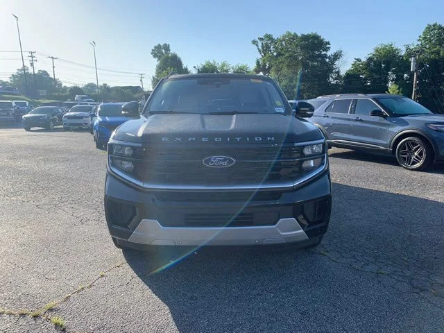 Certified Used 2025 Agate Black Metallic Ford Platinum image 3