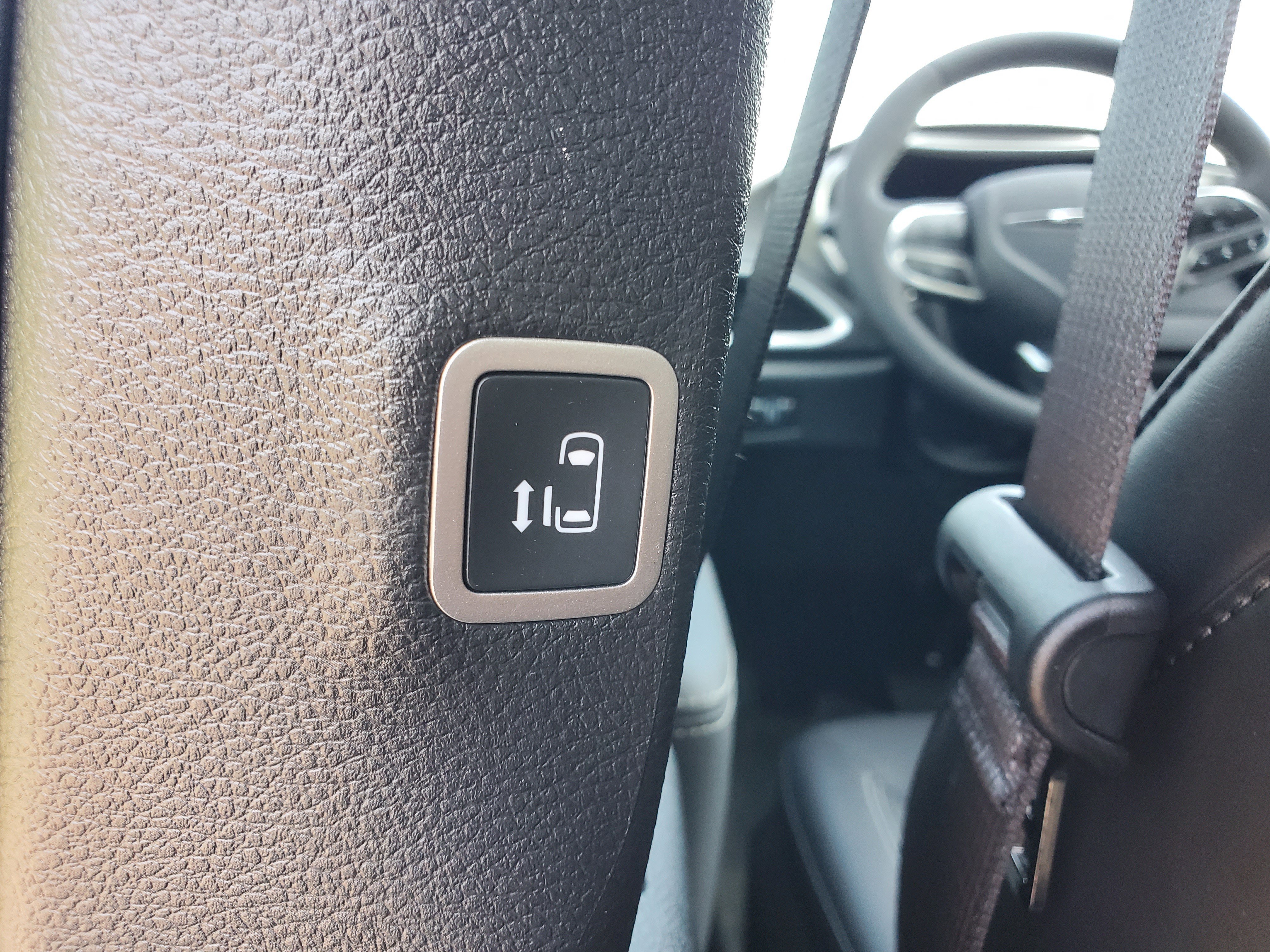 2026 Chrysler Voyager LX - Photo 18