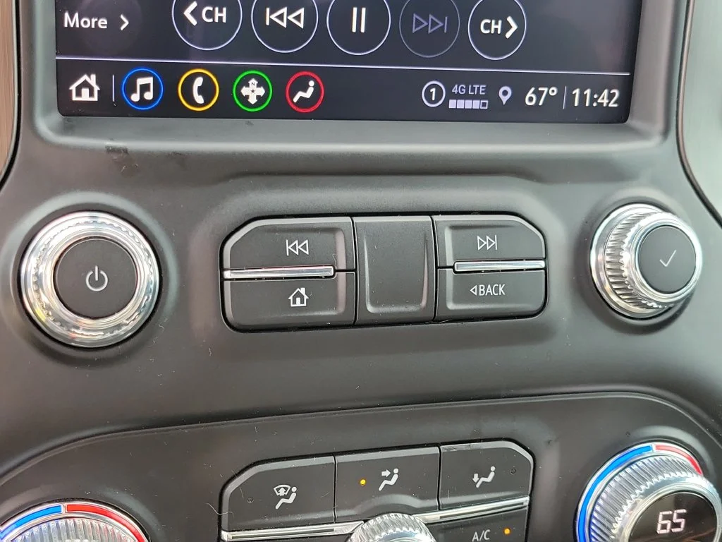 Used 2021 White GMC AT4 image 29