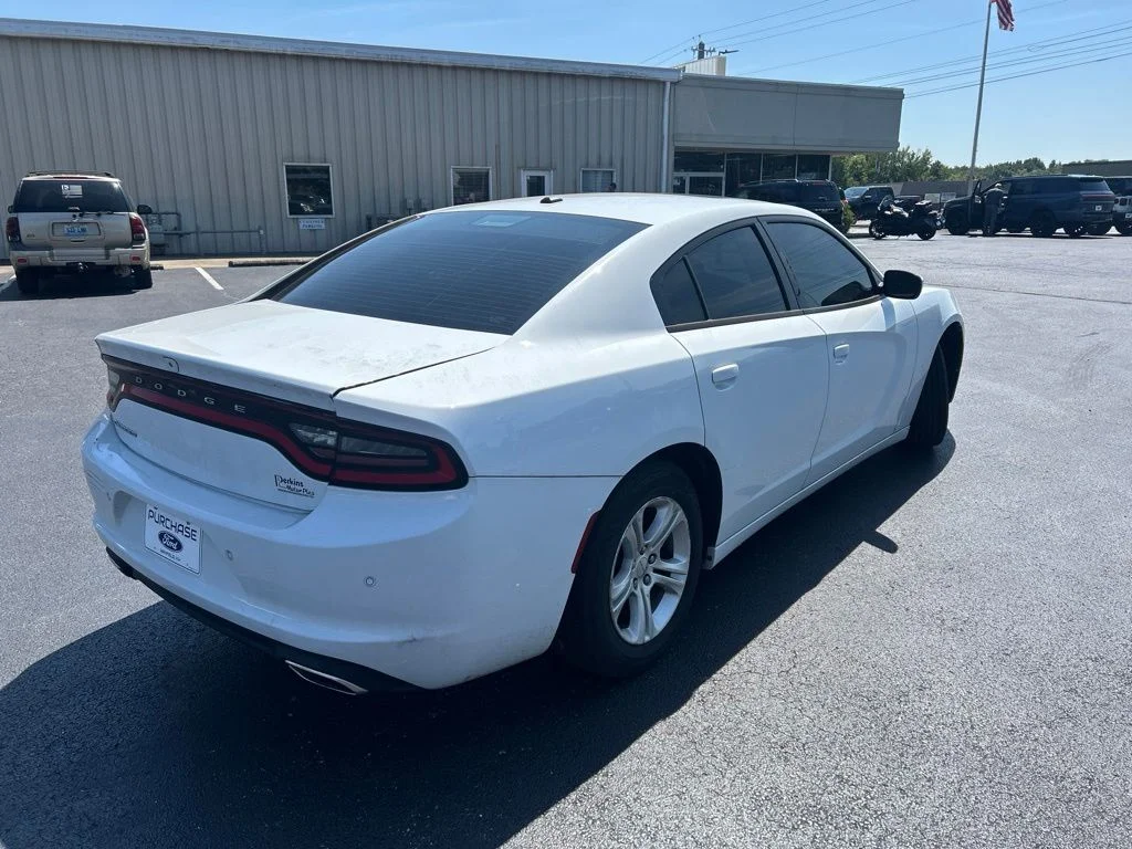Used 2019 White Knuckle Clearcoat Dodge SXT image 6