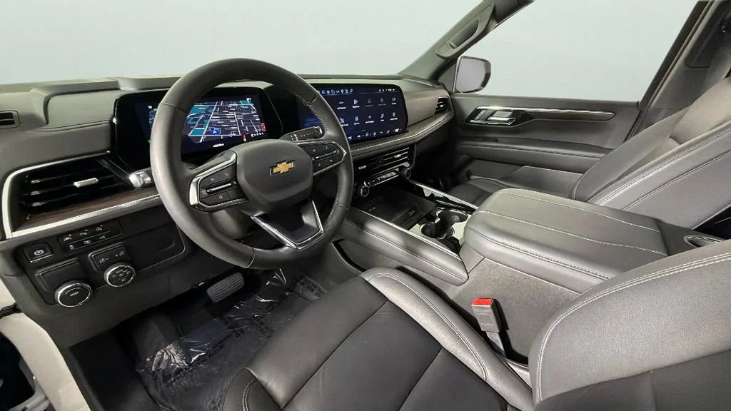 Used 2025 Summit White Chevrolet LT image 18