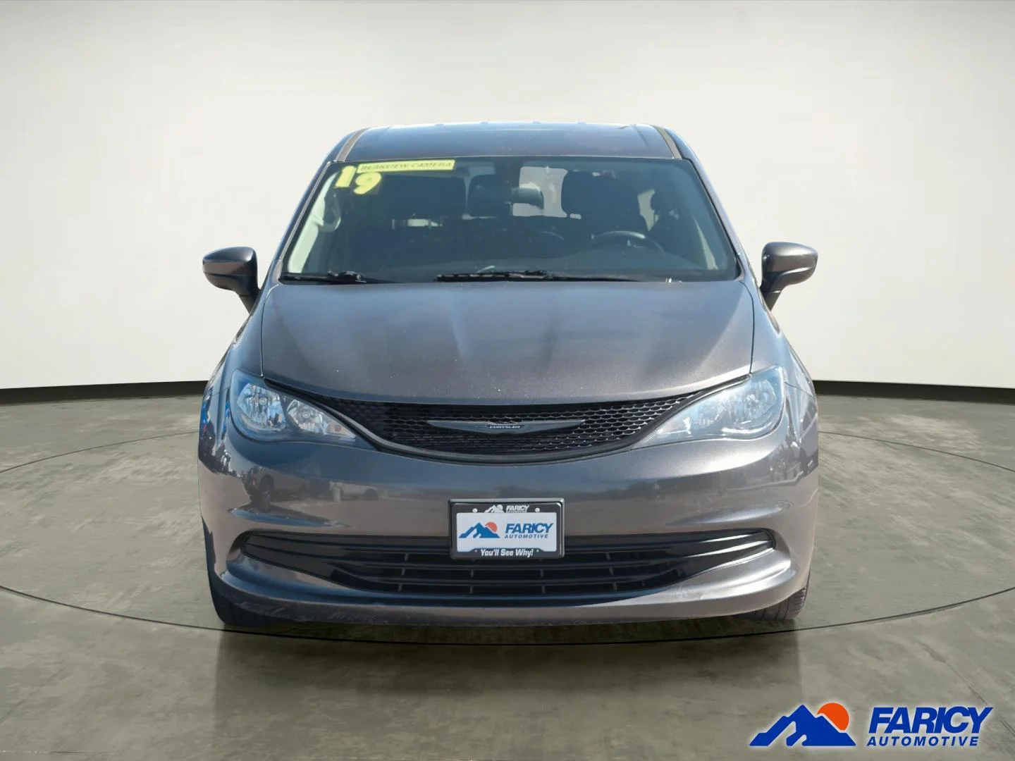 Used 2019 Granite Crystal Metallic Clearcoat Chrysler L image 8