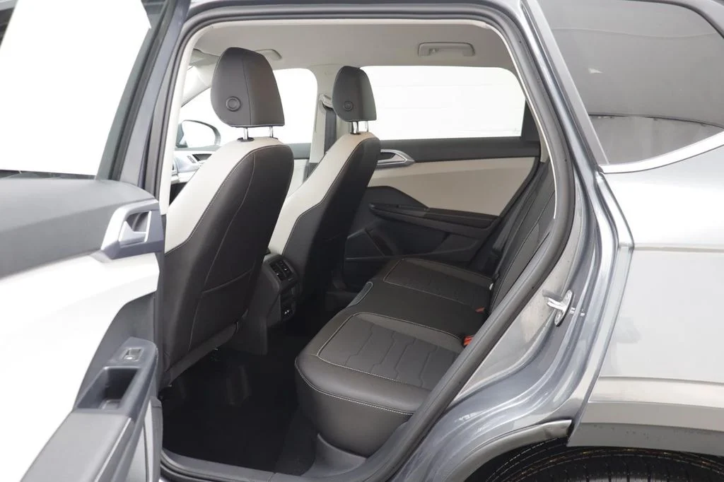 New 2026 Platinum Gray Volkswagen 1.5T SE image 14