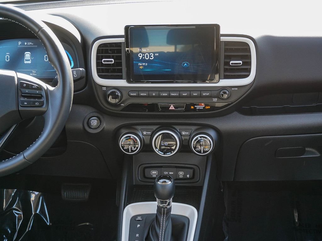 Used 2025 White Hyundai Limited image 15