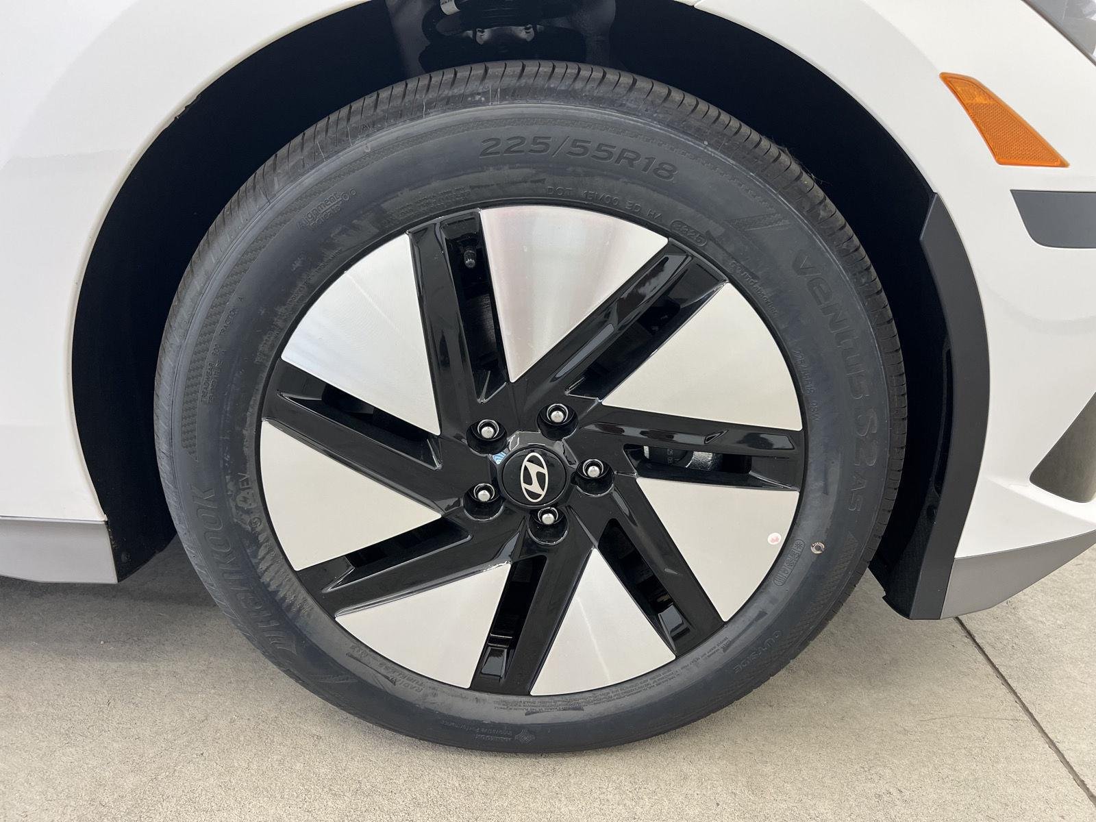 2025 Hyundai IONIQ 6 SE - Photo 8