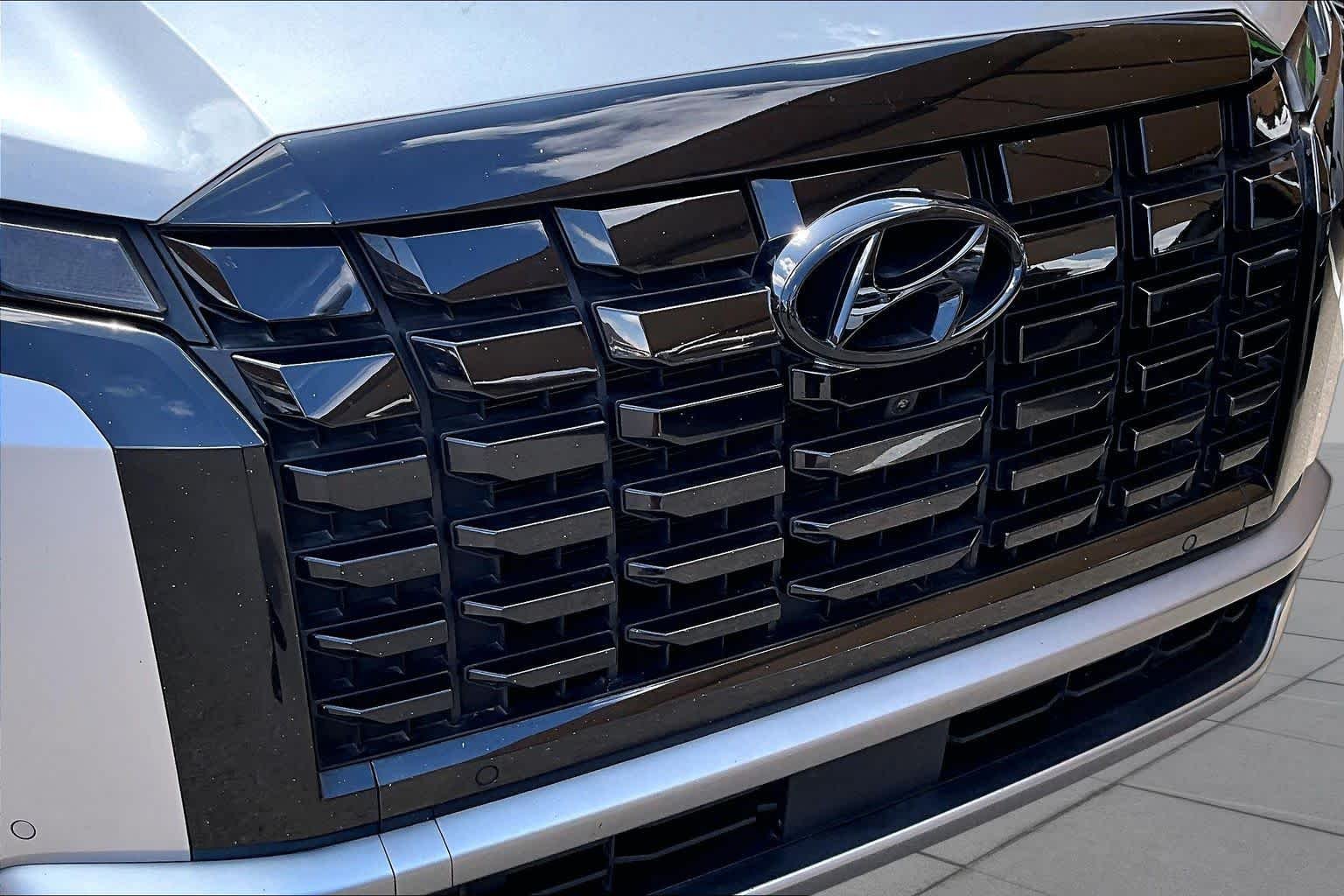 Used 2025 Typhoon Silver Hyundai SEL Premium 7P image 29