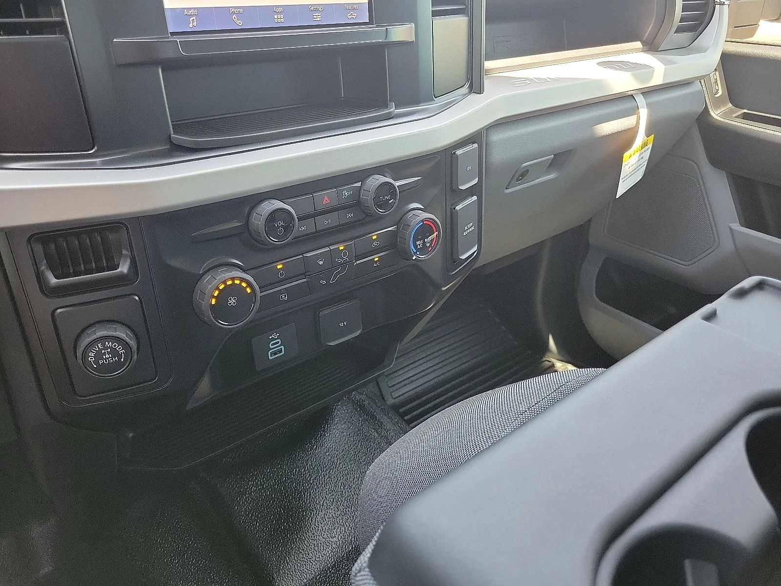 New 2025 Oxford White Ford F-250&reg; XL image 18