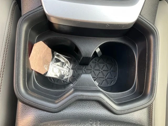 Used 2019 White Toyota XLE Premium image 17