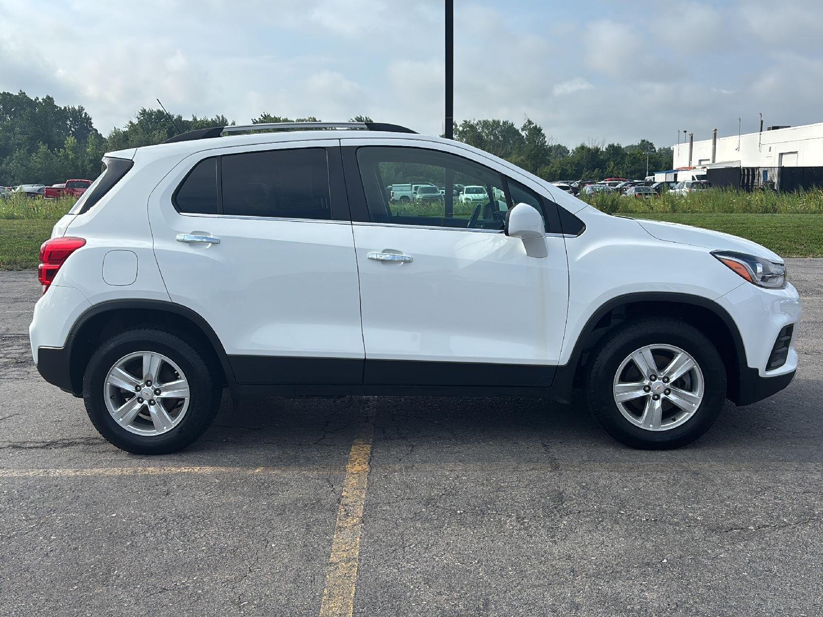 Used 2019 Summit White Chevrolet LT image 6