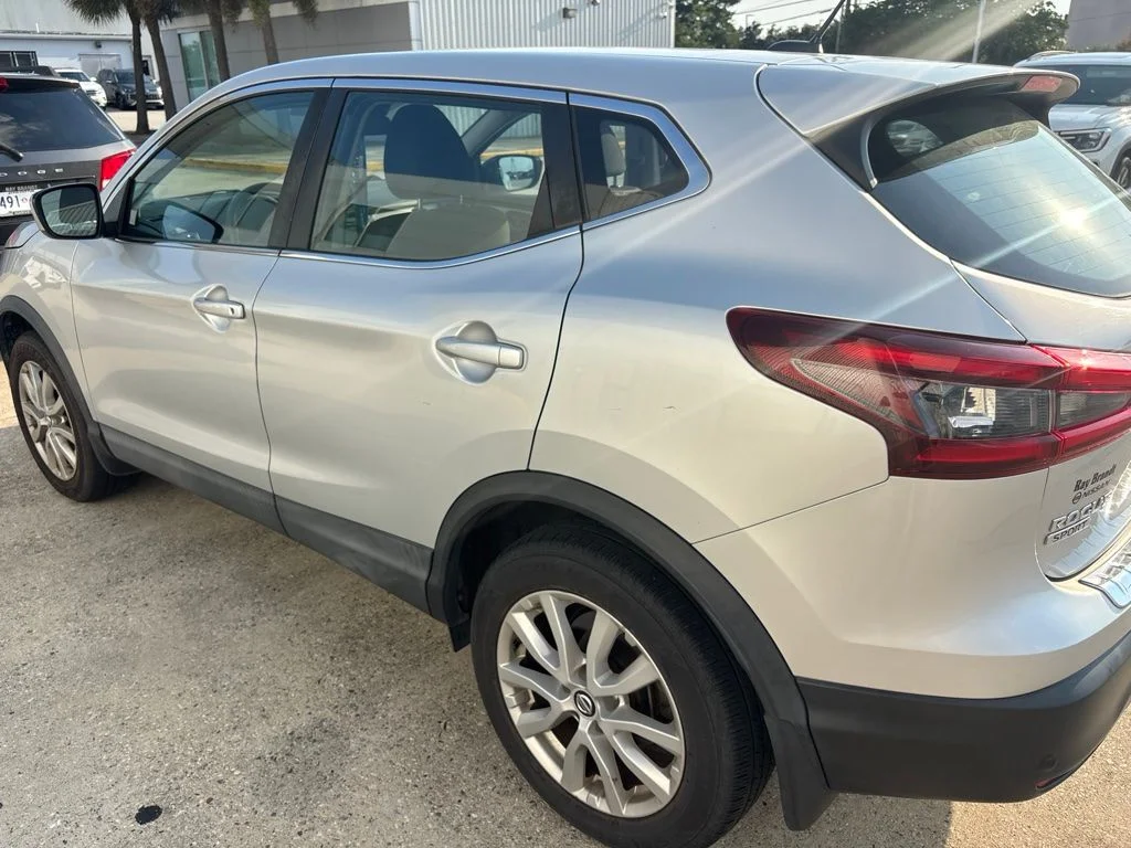 Used 2020 Silver Nissan S image 2