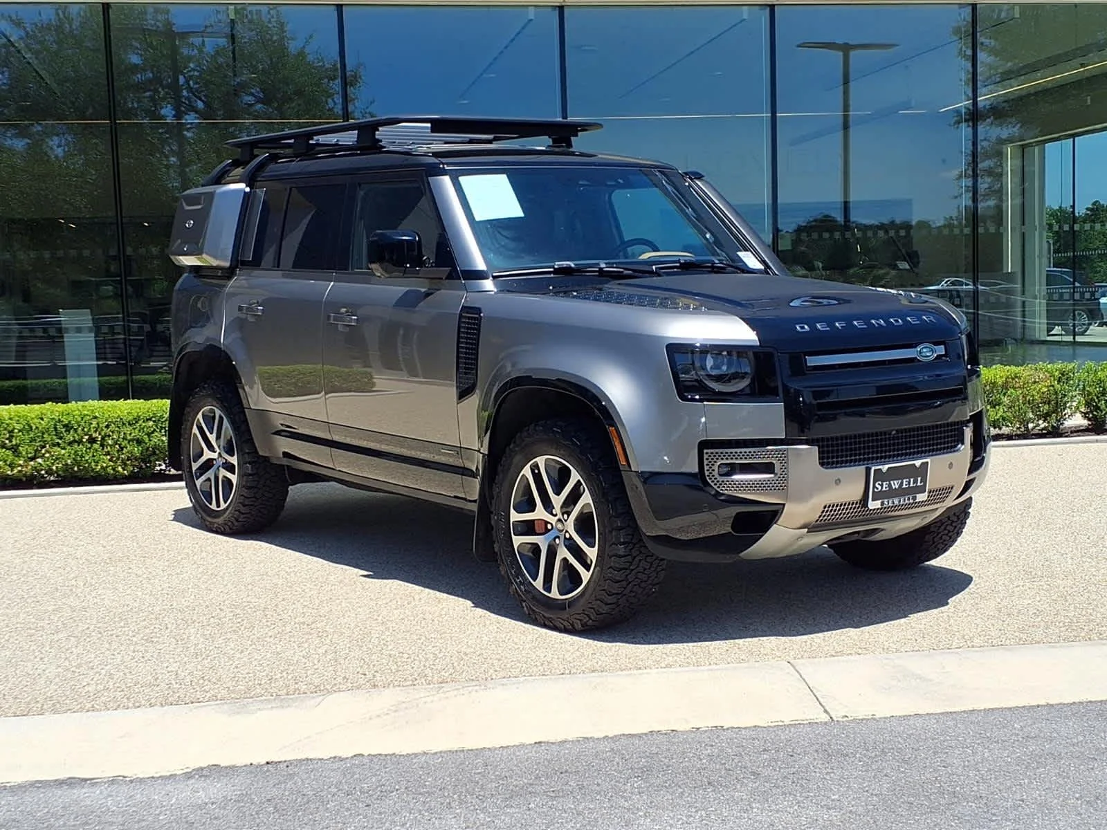 Used 2021 Silicon Silver Premium Metallic Land Rover X image 4