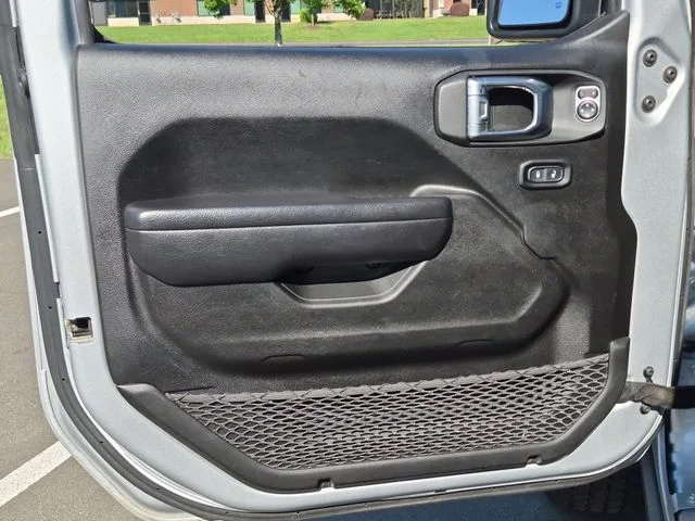 Used 2023 Silver Jeep Rubicon image 19