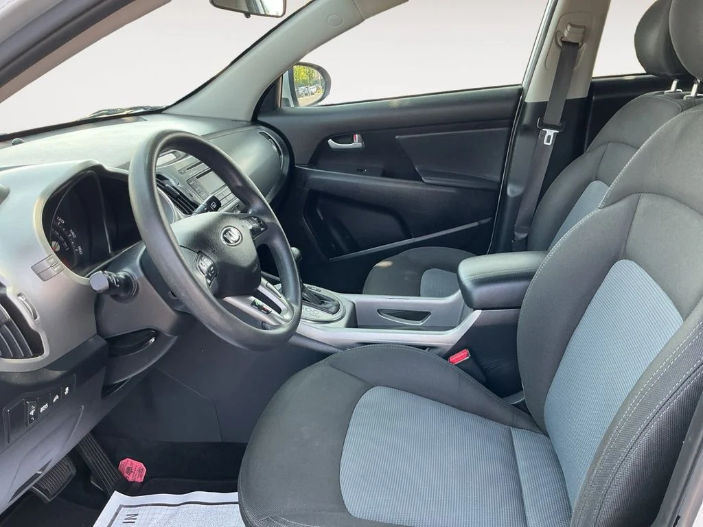 Used 2016 Silver Kia LX image 11