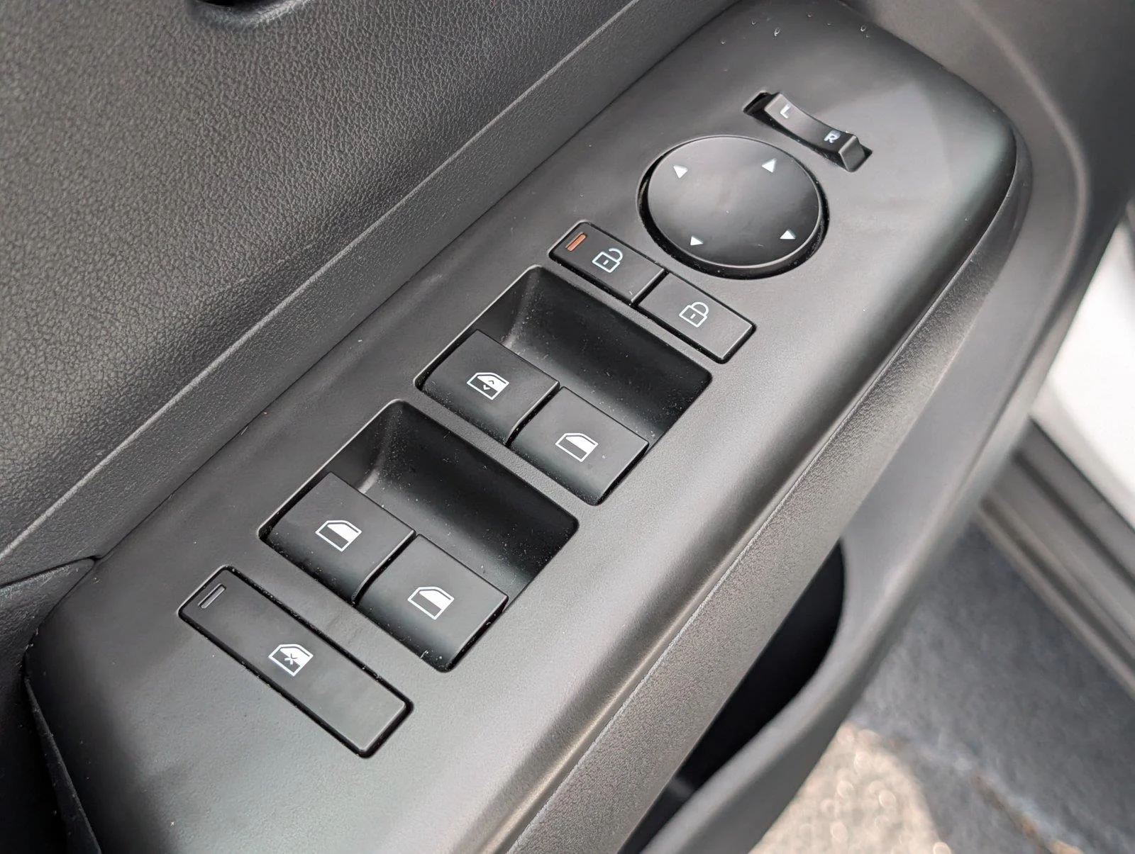Used 2025 Atlas White Hyundai SEL image 15