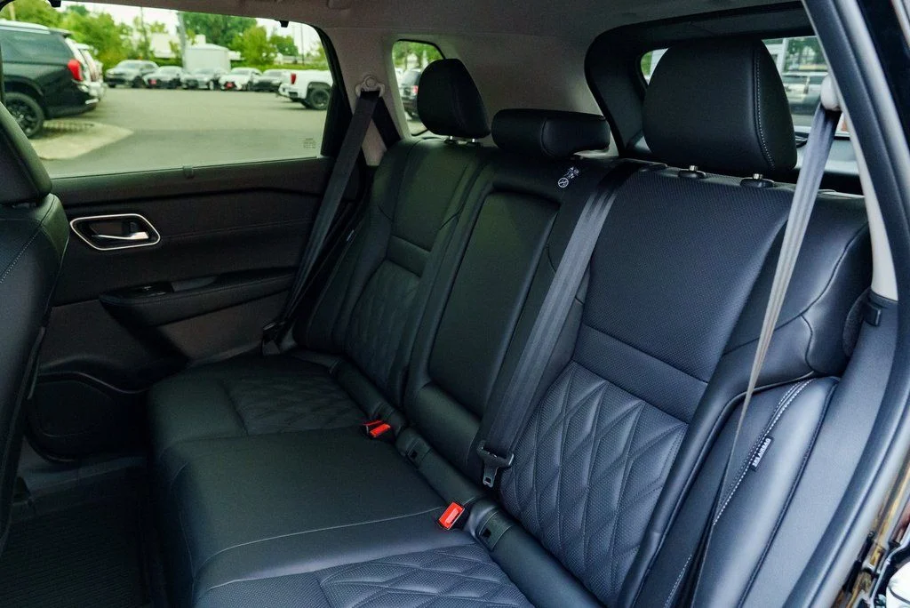 New 2026 Super Black Nissan Platinum image 24