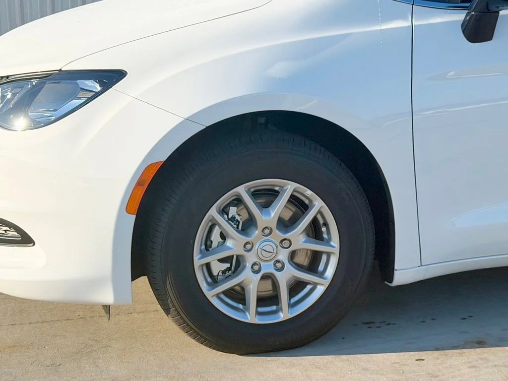New 2026 Bright White Clear-Coat Exterior Paint Chrysler LX image 9