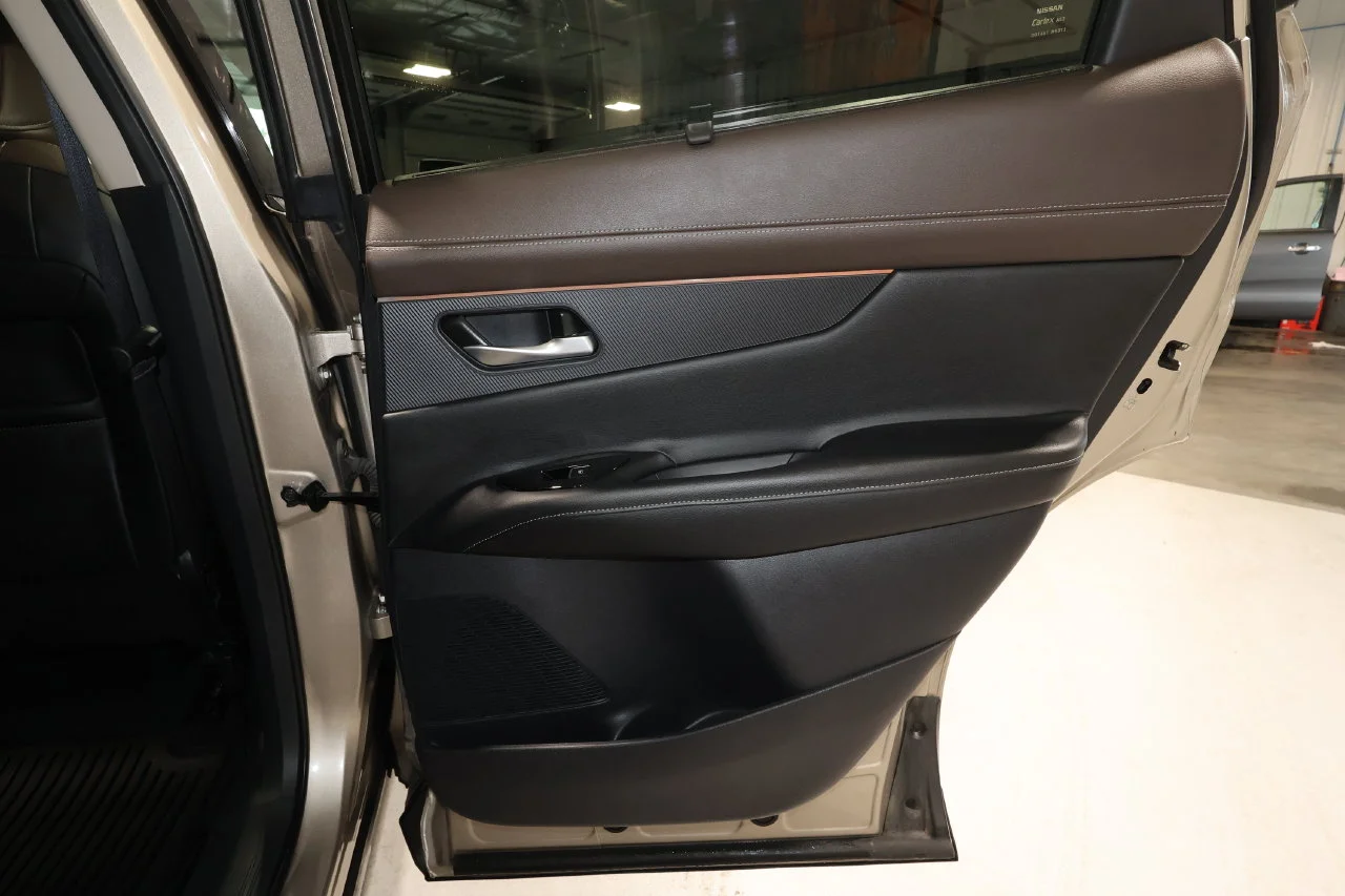 Used 2025 Gold Nissan Platinum image 20