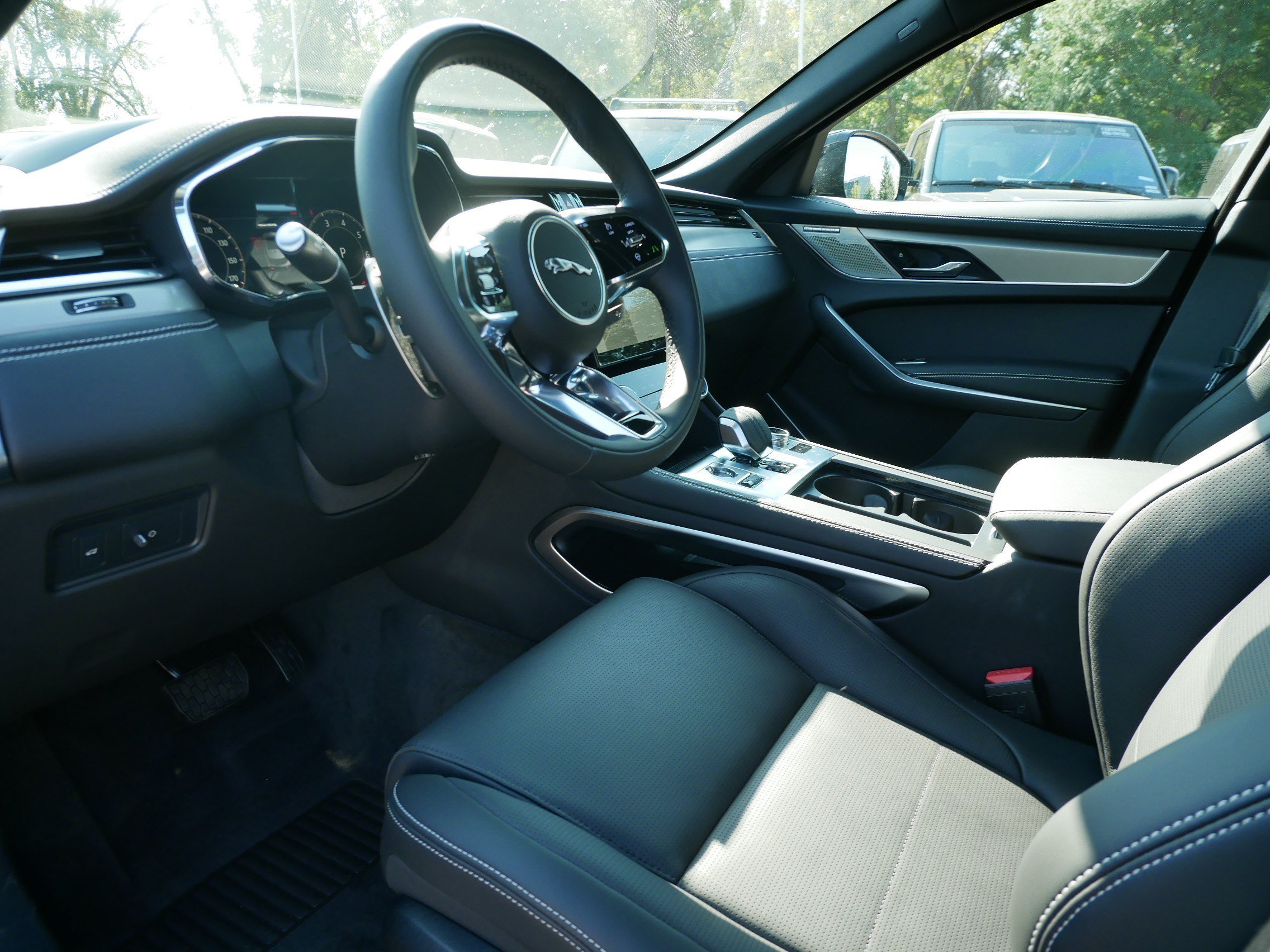 New 2026 Eiger Grey Jaguar R-Dynamic S image 3