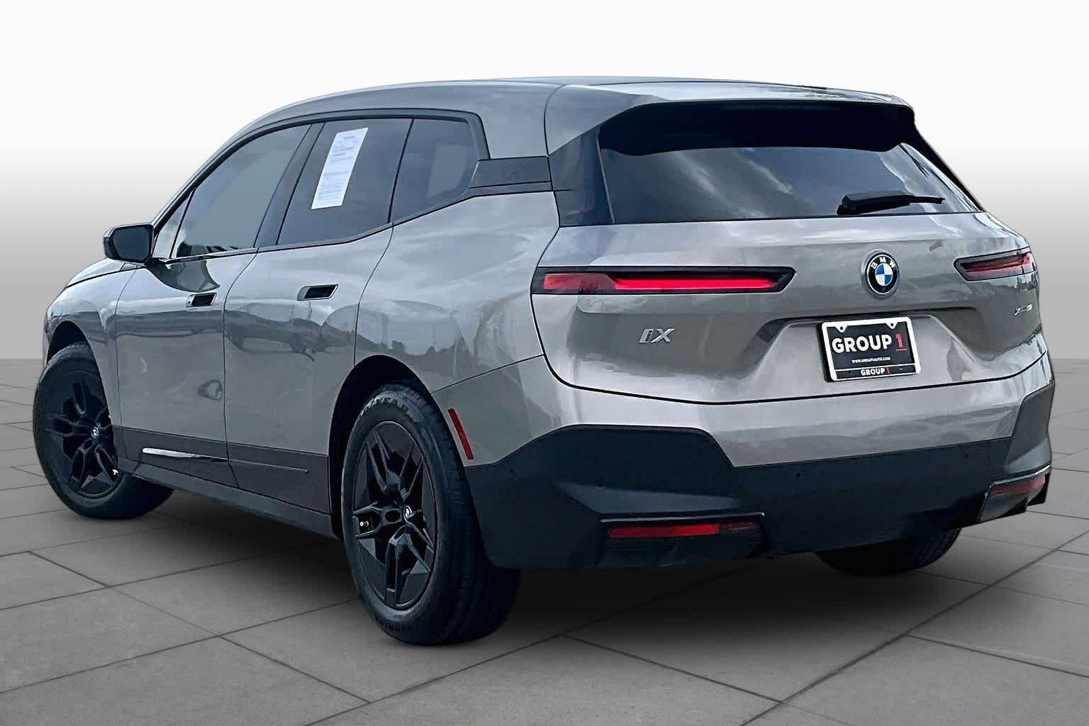 Used 2024 Oxide Grey Metallic BMW xDrive50 image 11