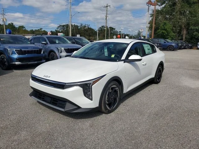 New 2025 Snow White Pearl Kia EX image 4